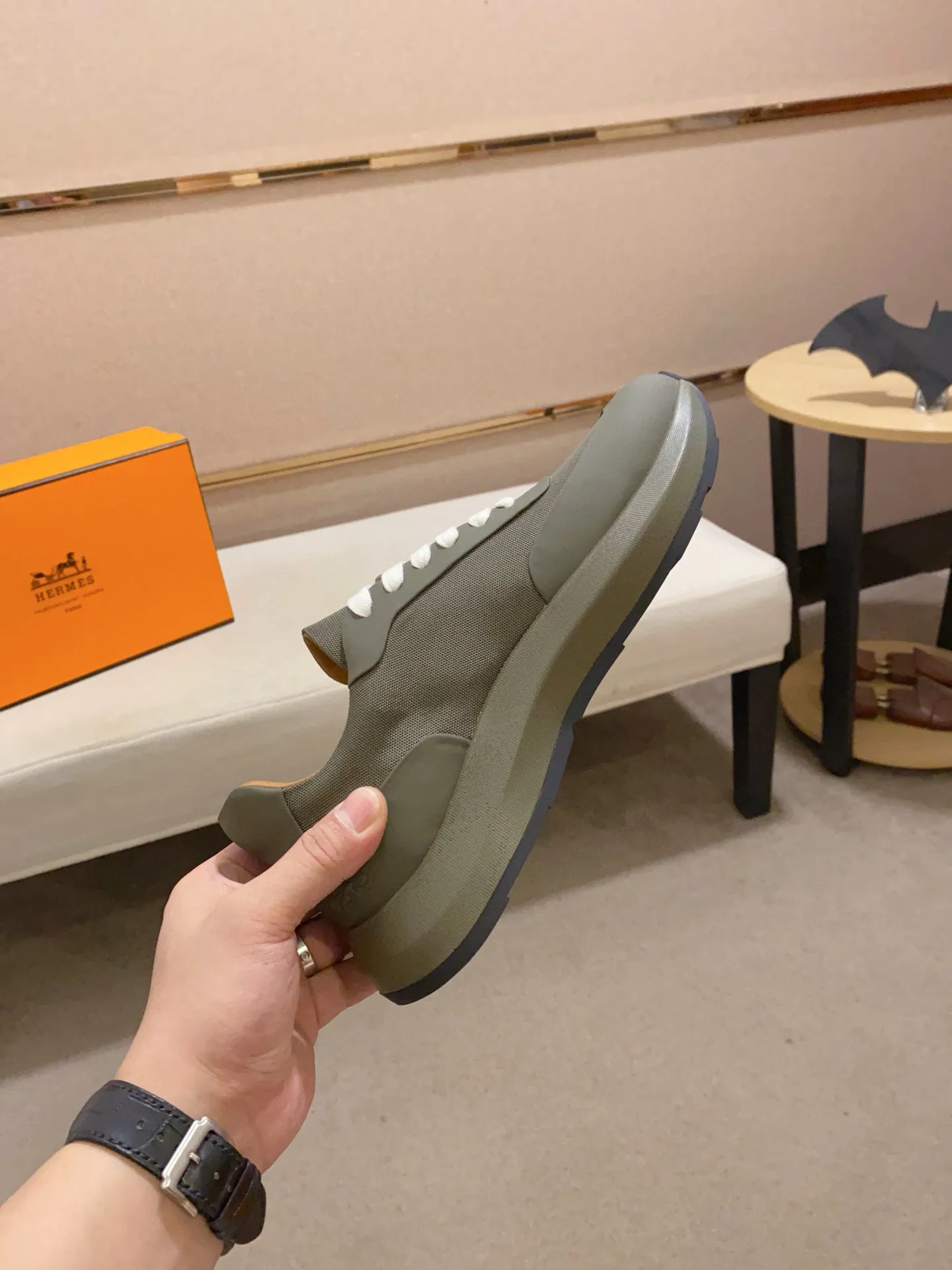 Men's clothing and shoes💰: 600💰《HERMES》【Classic Original Version】Hermès; Top 🔝 Purchasing Agency 🔍🔍Men's latest 🇺🇸 counters are on sale simultaneously, original imported from Italy ▲▲Silk cowhide with breathable fabric ▲▲ (high-end and expensive Qi·Grade) Exquisite workmanship (Italian 🇮🇹Imported water-dyed 🐂cowhide lining) Sole: Original sole provided by the original factory, ⚠️Exclusive double-layer activity·TPR·Rubber·Combined molded outsole; Super·comfortable·wear-resistant·non-slip·environmental protection The real thing is more beautiful if you take the real thing (high quality, follow the order), you can enter and exit the counter at will * Number of yards: 38·39·40·41·42·43·44# (can be customized 45.)